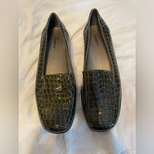 Size 12, faux snakeskin loafers.